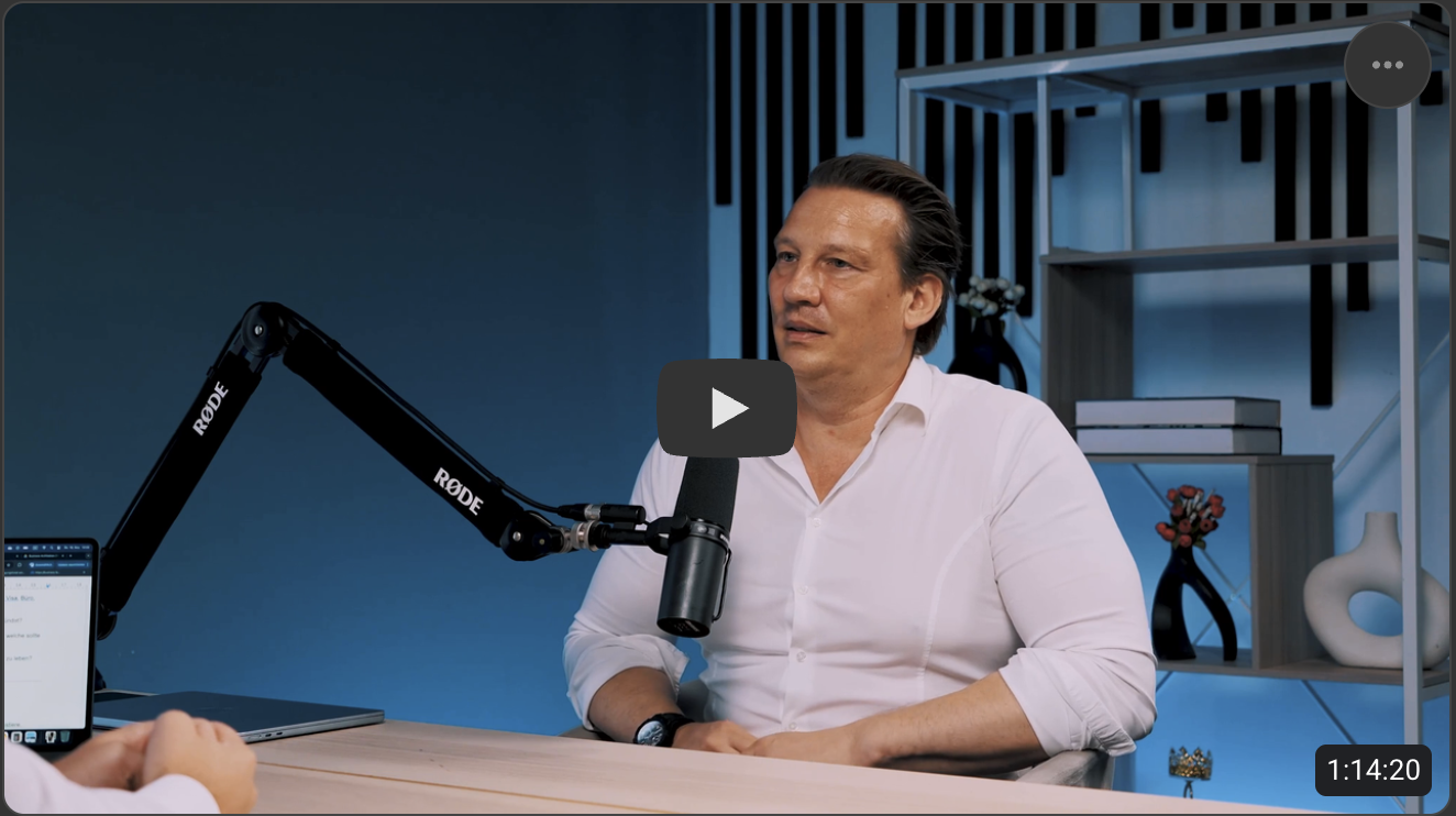 Video-Thumbnail: Devin im Interview über internationale Firmengründung in Dubai